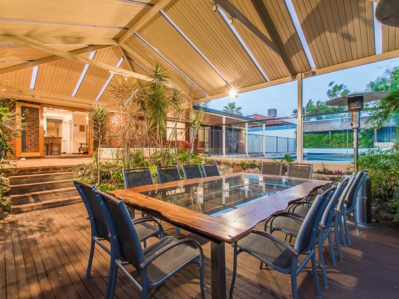 4 Venus Way, Hillarys WA 6025