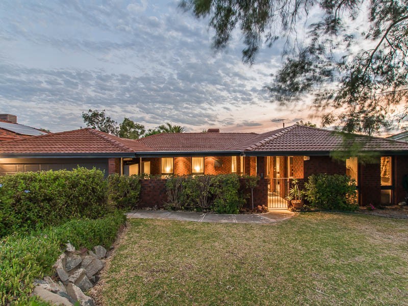 4 Venus Way, Hillarys WA 6025