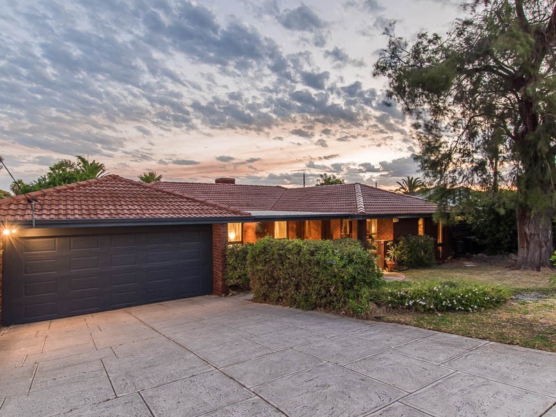 4 Venus Way, Hillarys WA 6025