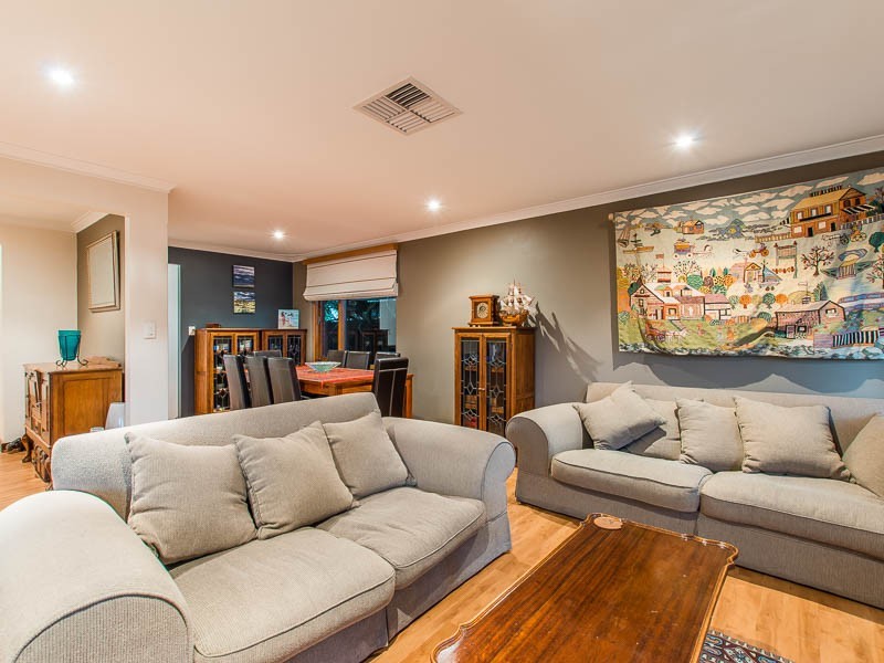 4 Venus Way, Hillarys WA 6025