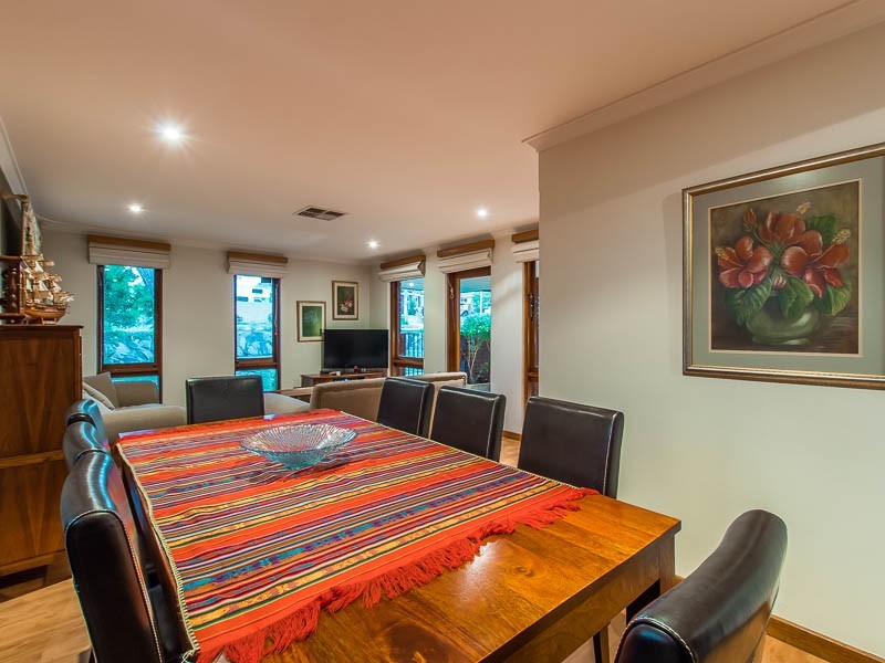 4 Venus Way, Hillarys WA 6025