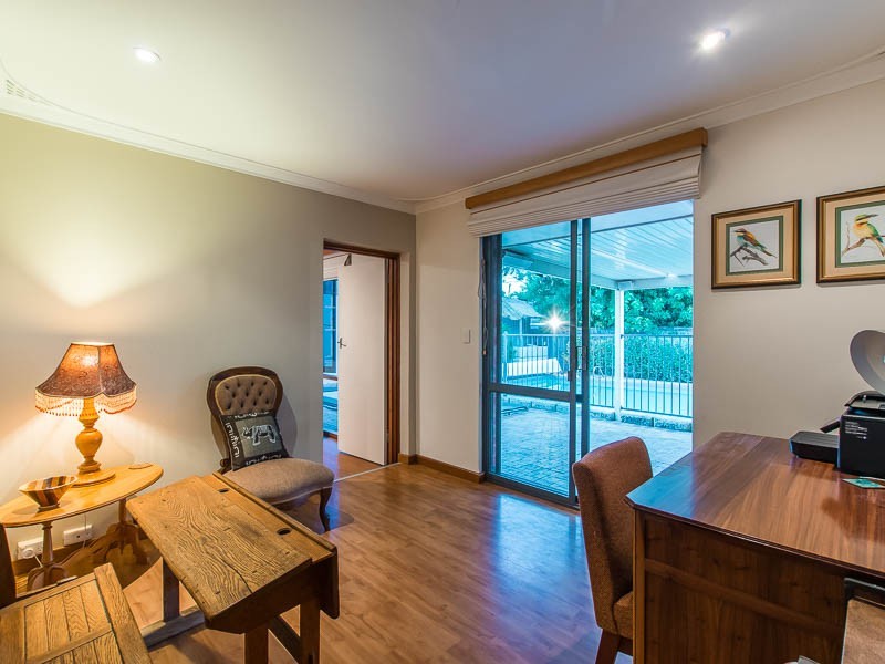 4 Venus Way, Hillarys WA 6025