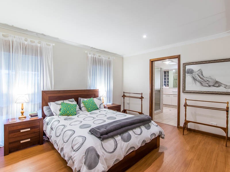 4 Venus Way, Hillarys WA 6025
