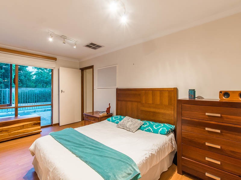 4 Venus Way, Hillarys WA 6025