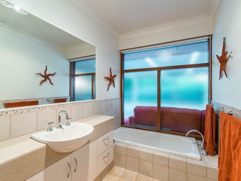 4 Venus Way, Hillarys WA 6025