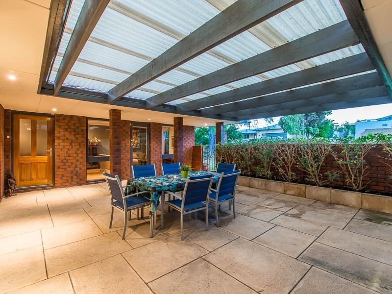 4 Venus Way, Hillarys WA 6025