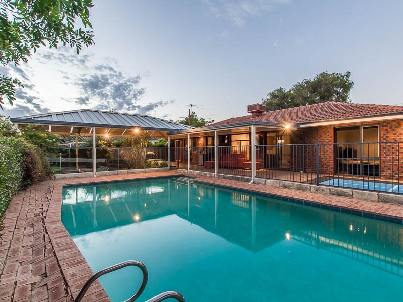 4 Venus Way, Hillarys WA 6025