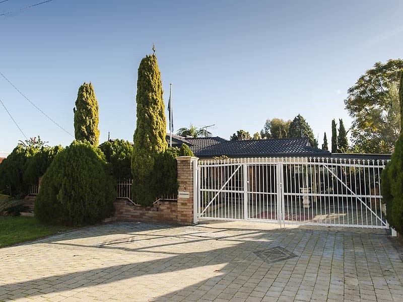 8 Kent Road, Marangaroo WA 6064