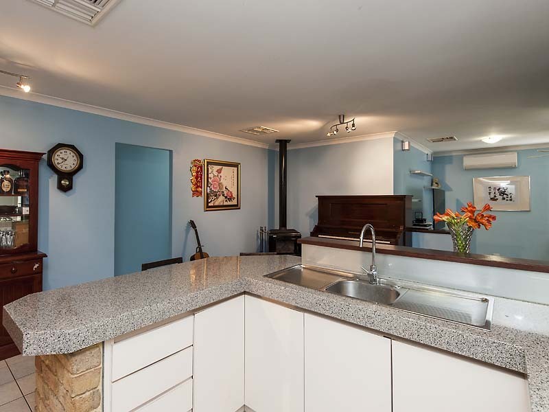 8 Kent Road, Marangaroo WA 6064