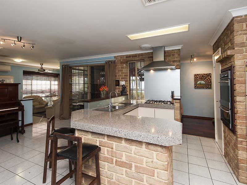 8 Kent Road, Marangaroo WA 6064