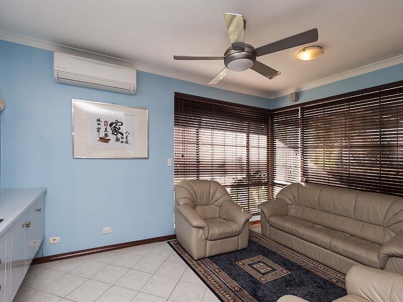 8 Kent Road, Marangaroo WA 6064