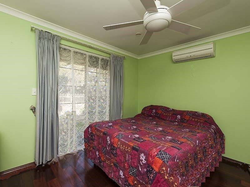 8 Kent Road, Marangaroo WA 6064