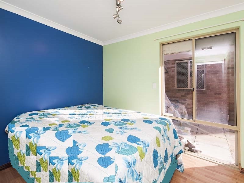 8 Kent Road, Marangaroo WA 6064