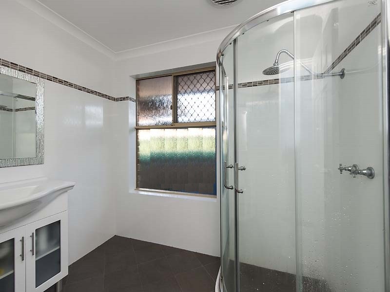 8 Kent Road, Marangaroo WA 6064