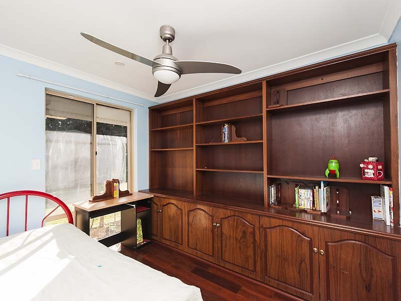 8 Kent Road, Marangaroo WA 6064