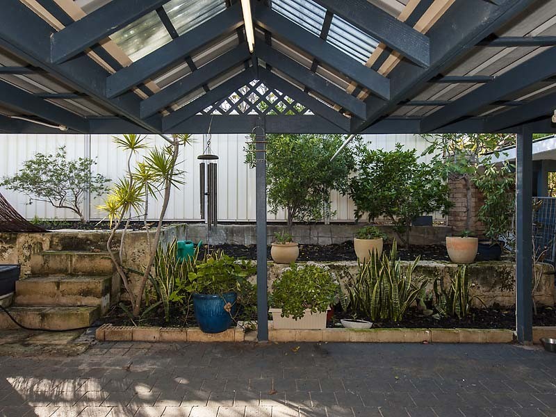 8 Kent Road, Marangaroo WA 6064