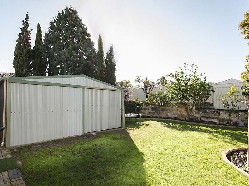 8 Kent Road, Marangaroo WA 6064