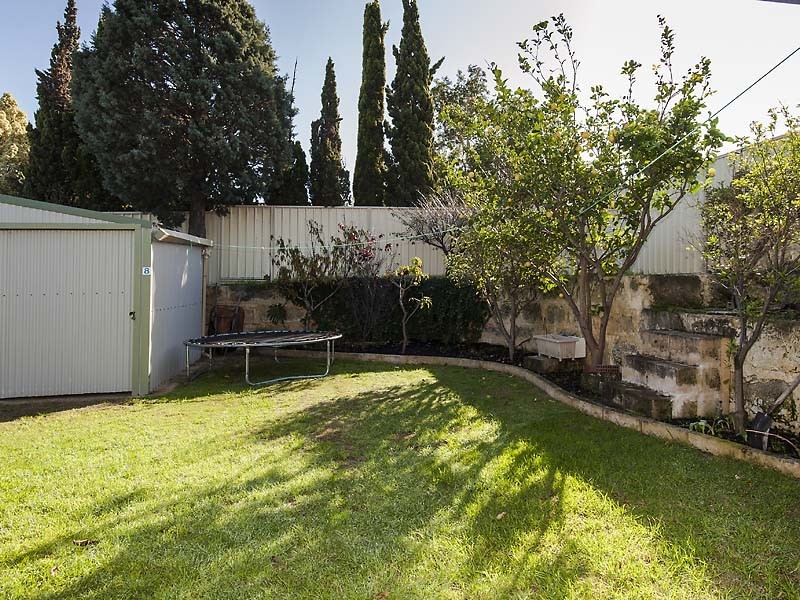 8 Kent Road, Marangaroo WA 6064