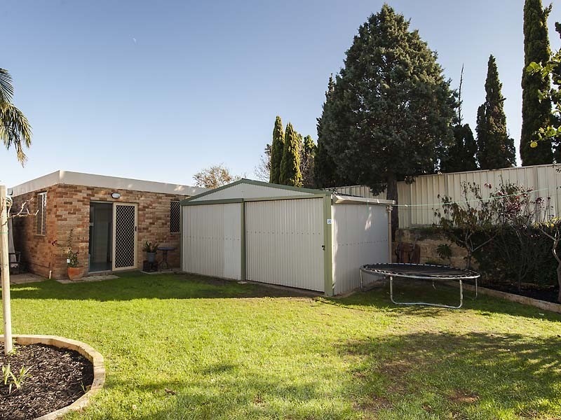 8 Kent Road, Marangaroo WA 6064