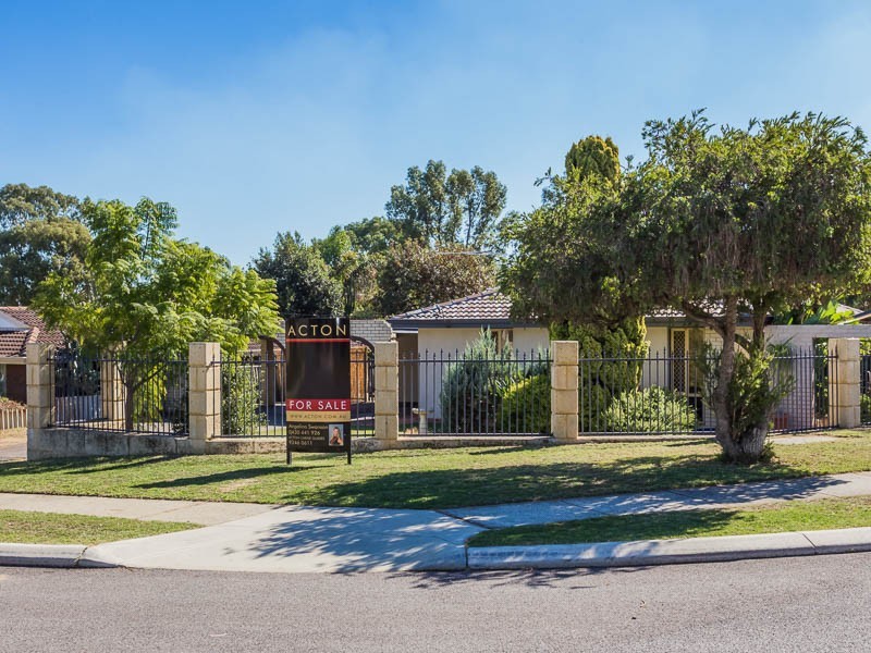 7 Bredhurst Road, Marangaroo WA 6064