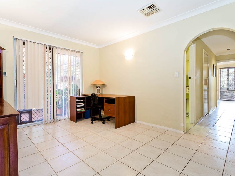 7 Bredhurst Road, Marangaroo WA 6064