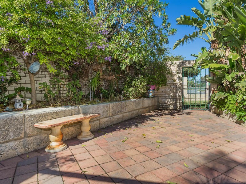 7 Bredhurst Road, Marangaroo WA 6064