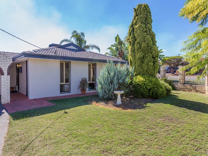 7 Bredhurst Road, Marangaroo WA 6064