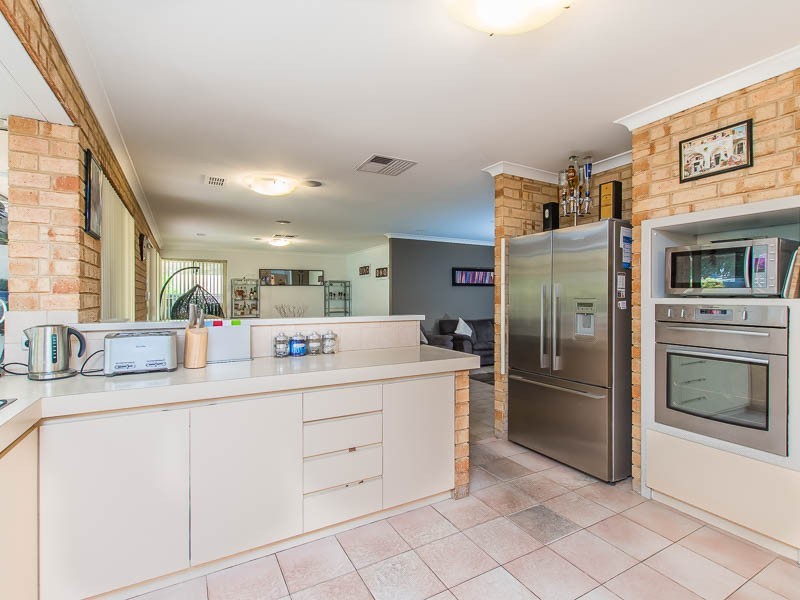 3 Errina Road, Alexander Heights WA 6064