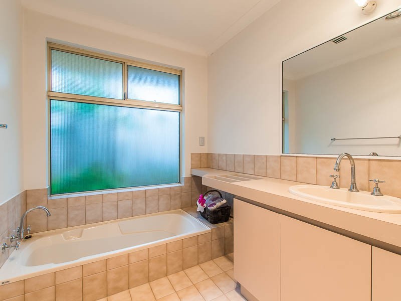 3 Errina Road, Alexander Heights WA 6064