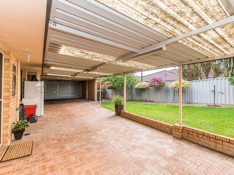 3 Errina Road, Alexander Heights WA 6064
