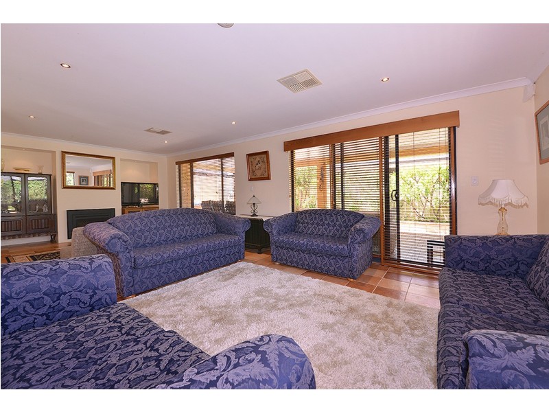 63 St Fillans Bend, Wanneroo WA 6065