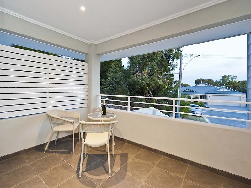9 Benan Street, Kallaroo WA 6025