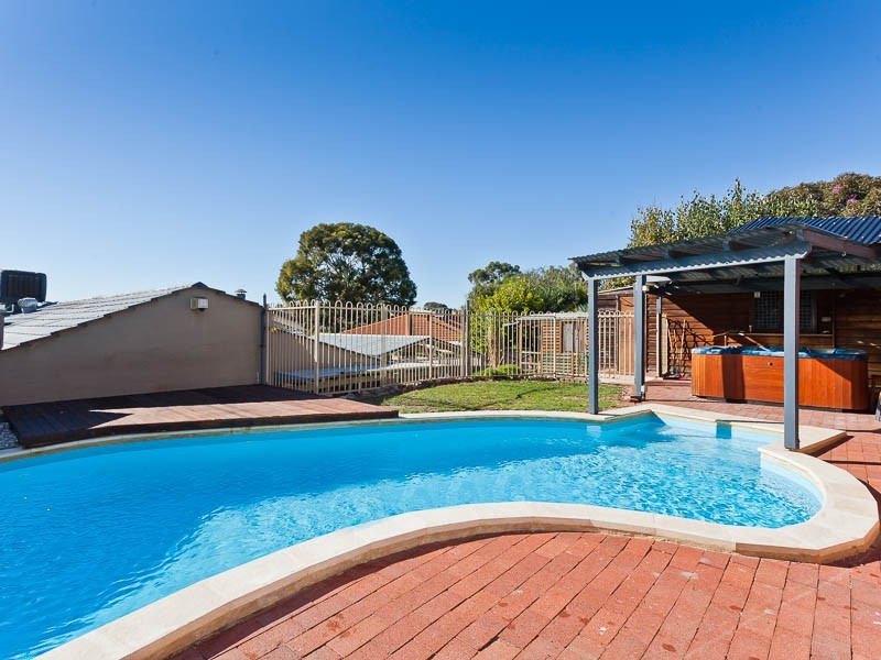 24 Barradine Way, Craigie WA 6025