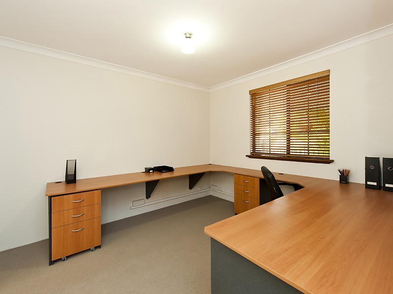 37 Goollelal Dr, Kingsley WA 6026