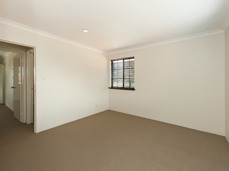 37 Goollelal Dr, Kingsley WA 6026