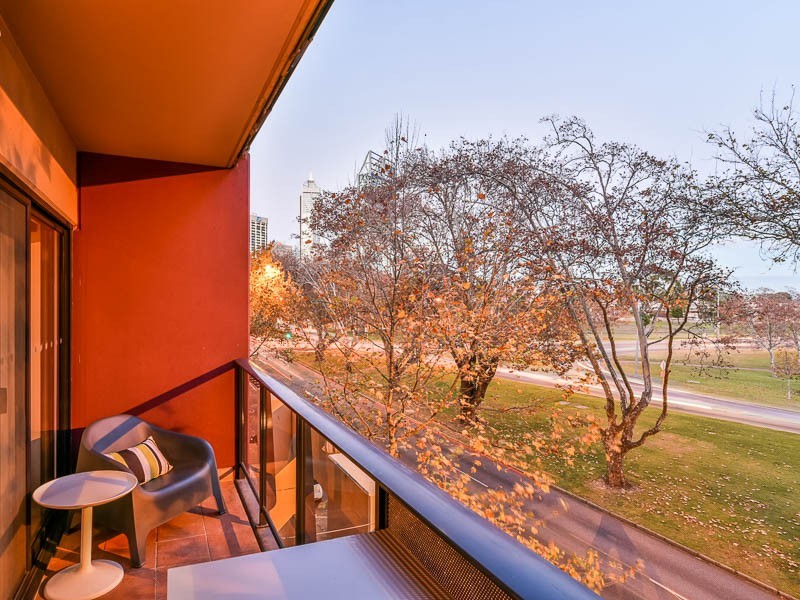 213/126 Mounts Bay Rd, Perth WA 6000