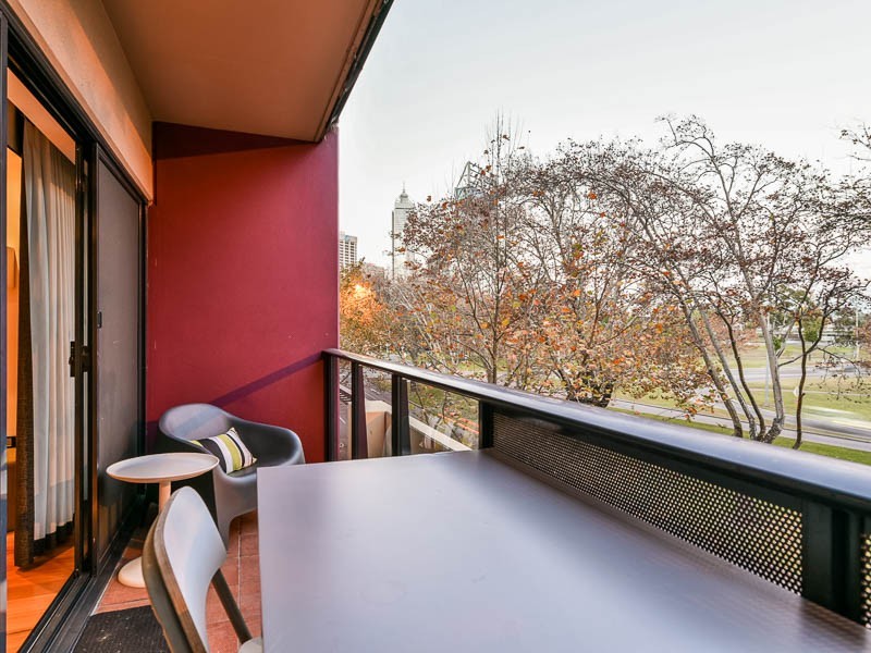 213/126 Mounts Bay Rd, Perth WA 6000