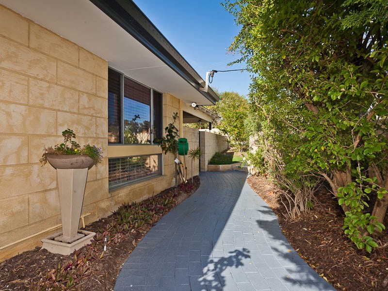 108 Lymburner Dr, Hillarys WA 6025