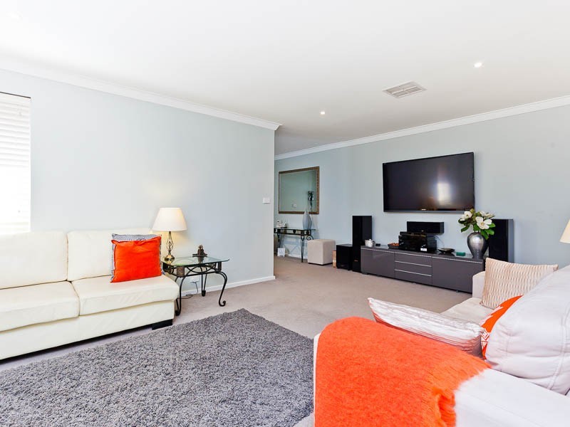 108 Lymburner Dr, Hillarys WA 6025