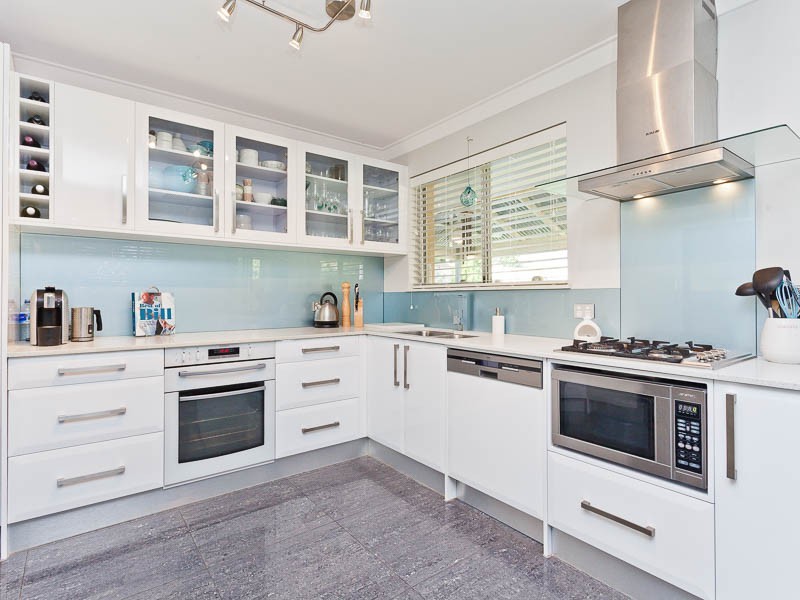 108 Lymburner Dr, Hillarys WA 6025