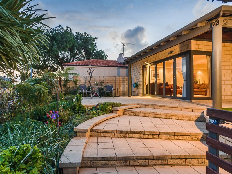 9 Oldham St, Hillarys WA 6025