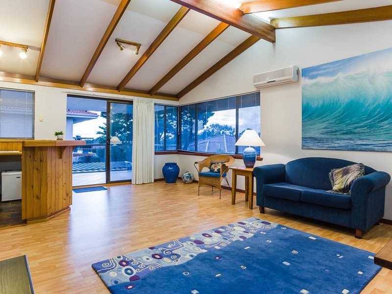 9 Oldham St, Hillarys WA 6025