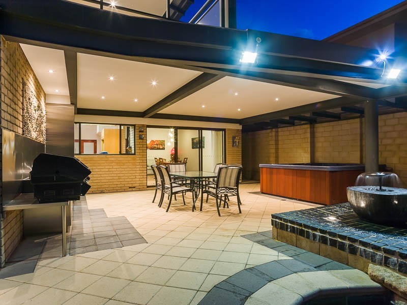 9 Oldham St, Hillarys WA 6025