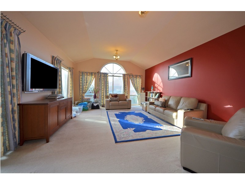 2 James West Street, Glen Waverley VIC 3150