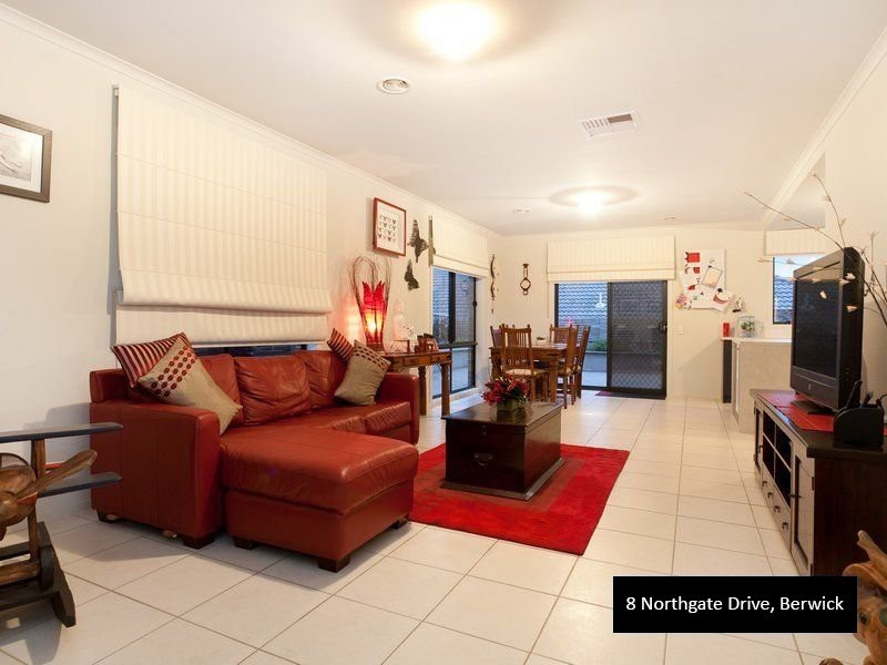 8 Northgate Drive, Berwick VIC 3806