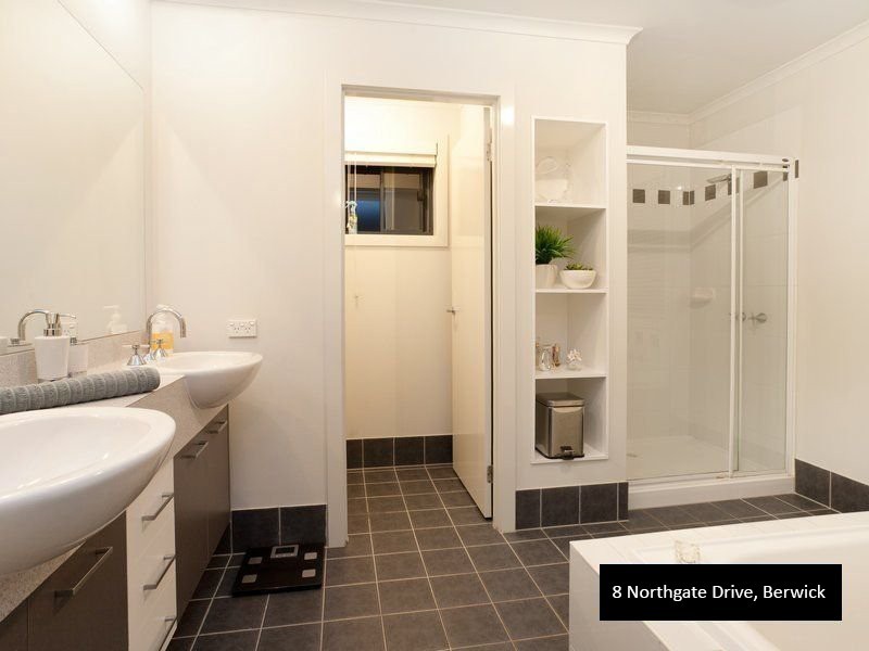 8 Northgate Drive, Berwick VIC 3806