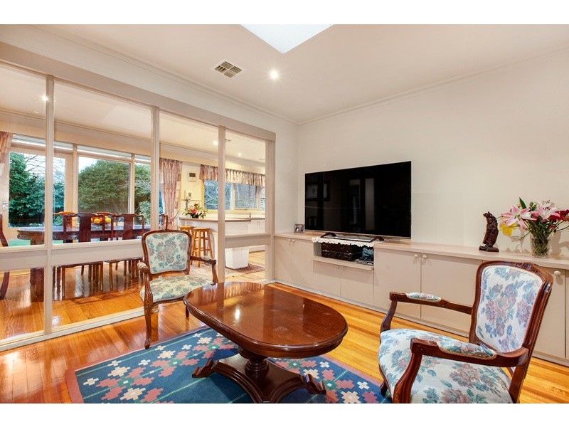 24 Packham Crescent, Glen Waverley VIC 3150