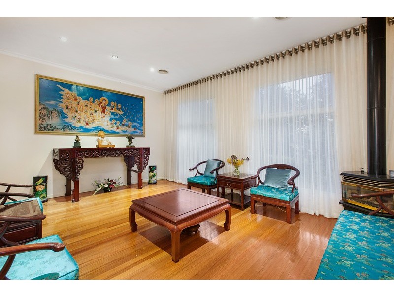 24 Packham Crescent, Glen Waverley VIC 3150