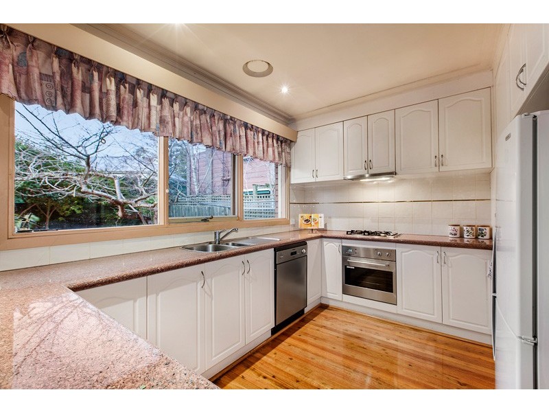 24 Packham Crescent, Glen Waverley VIC 3150