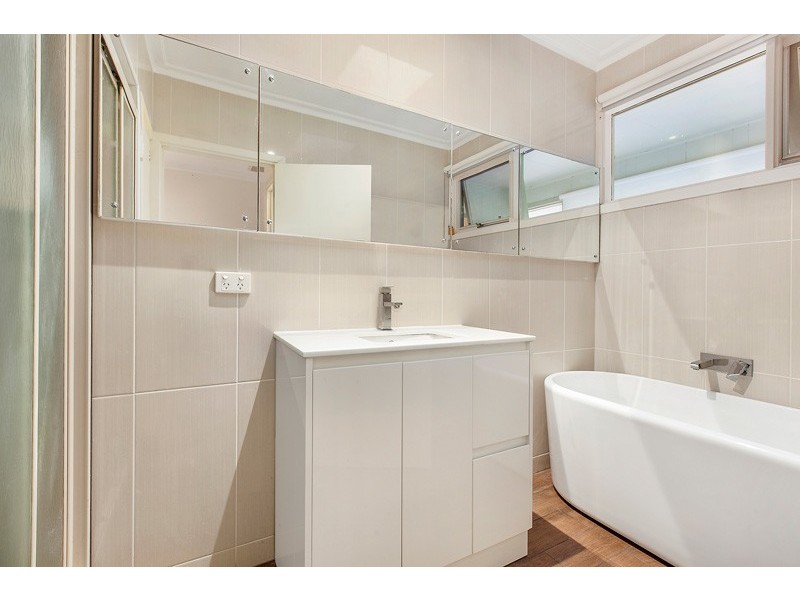 24 Packham Crescent, Glen Waverley VIC 3150